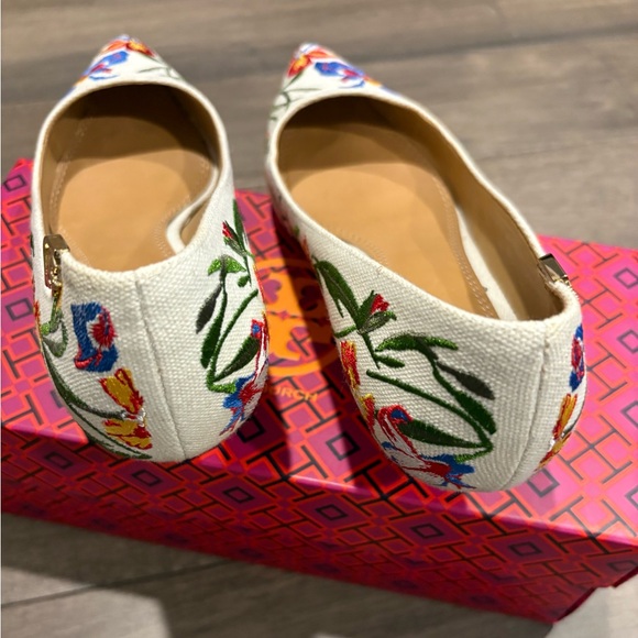 Tory Burch Cream Color Embroidered with Floral Print Kitten Heel Pumps~Like New! - Picture 6 of 12